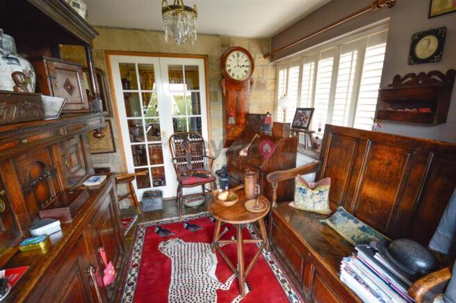 4 bed Detached for sale Image 8
