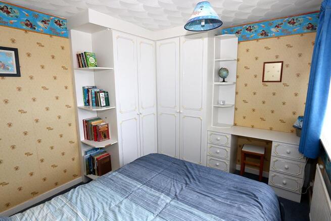 Bedroom Back 02.JPG