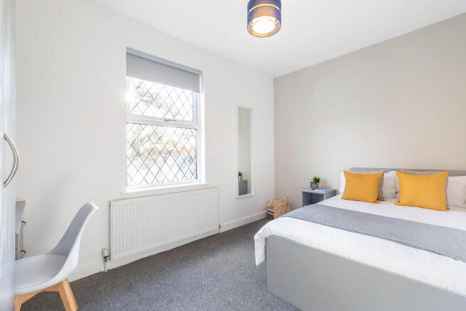 6 bed House to rent Image 7