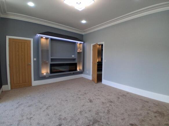5 bed Terraced for sale Image 8