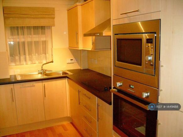 3 bed Flat to rent Image 3