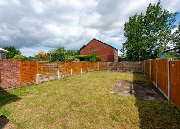 10 Lime Tree Gardens-gdn.jpg