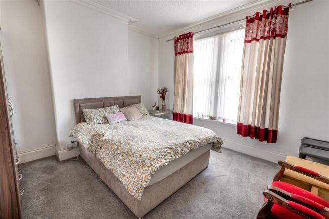 5 bed Detached for sale Image 10