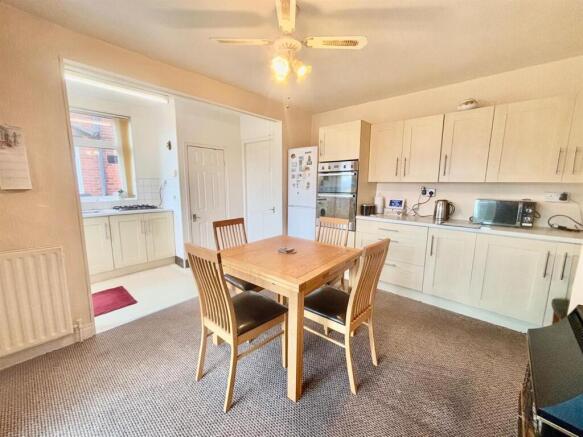 Fitted Dining kitchen:
