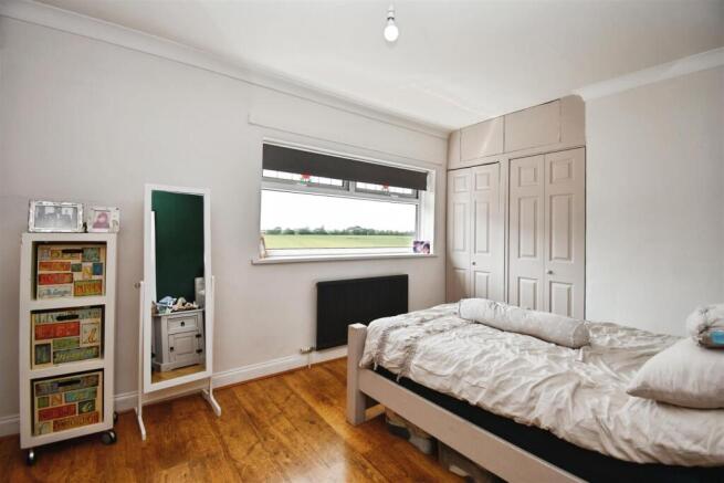 3 bed Semi-Detached for sale Image 10