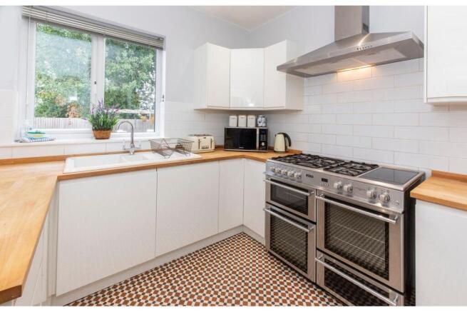 3 bed Semi-Detached for sale Image 8