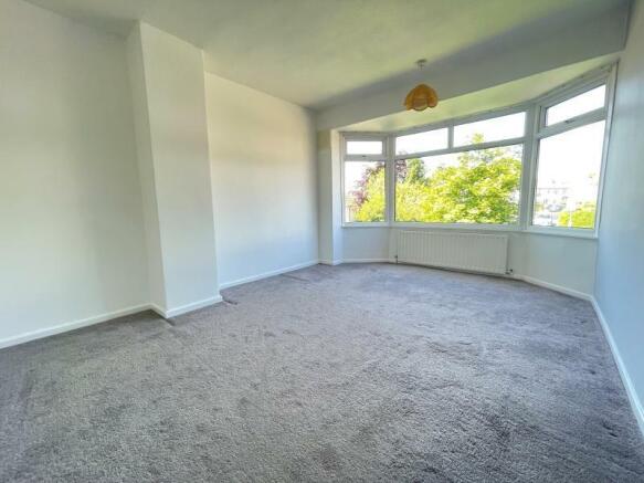 4 bed Semi-Detached to rent Image 6