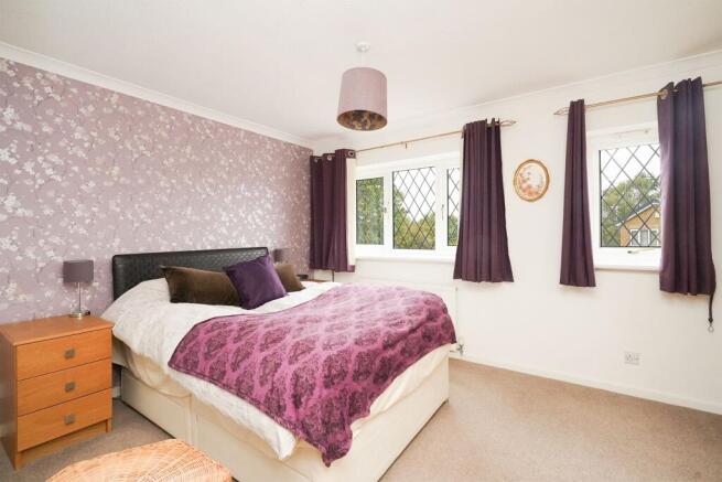 4 bed Detached for sale Image 10