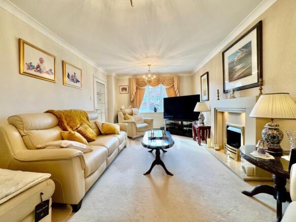 Glen Court, Dalry lounge