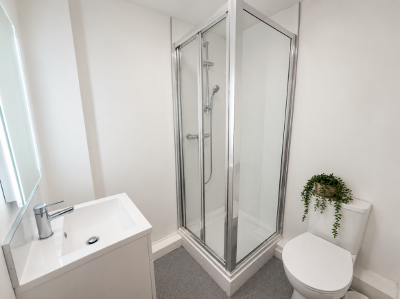 Room 7 En Suite 2