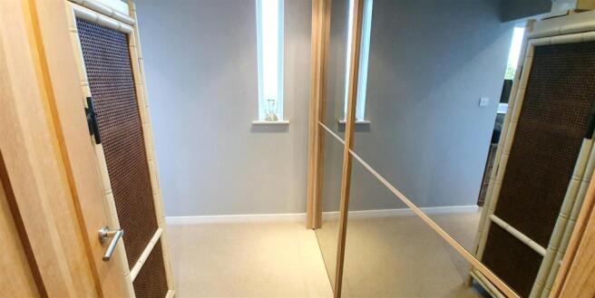 EN-SUITE DRESSING ROOM: