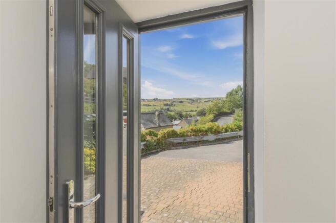 3 bed Semi-Detached for sale Image 6