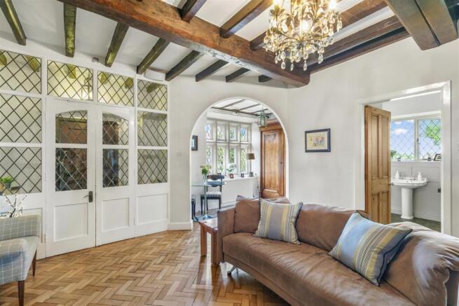 5 bed Detached for sale Image 8