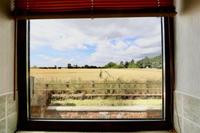 5 bed Semi-Detached for sale Image 8