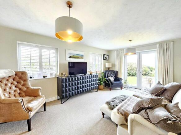 2 bed Flat for sale Image 3