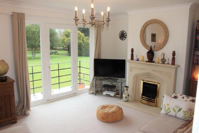 DELIGHTFUL LOUNGE