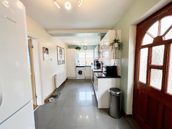 Kitchen pic 1.jpg