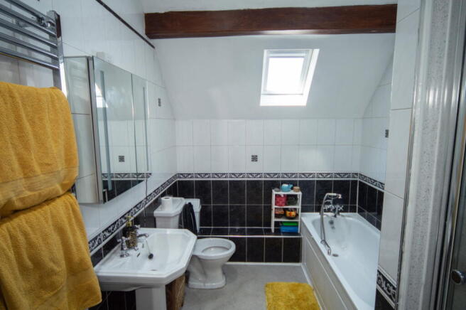 2 bed Flat for sale Image 7