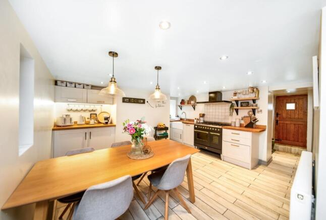 OPEN-PLAN DINING KITCHEN