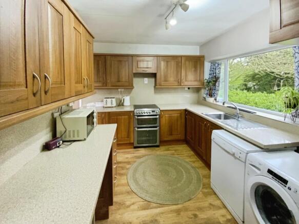 4 bed Detached for sale Image 6