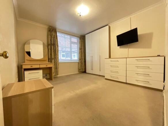 2 bed Flat for sale Image 4