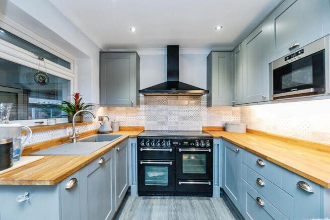 4 bed Detached for sale Image 7