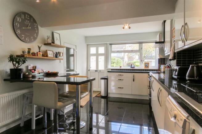 Kitchen 2.JPG
