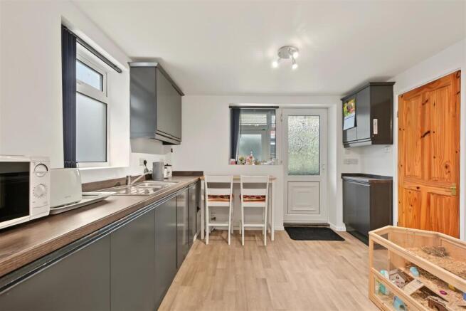 Kitchen_2.jpeg