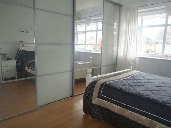 Bedroom 2 picture 2