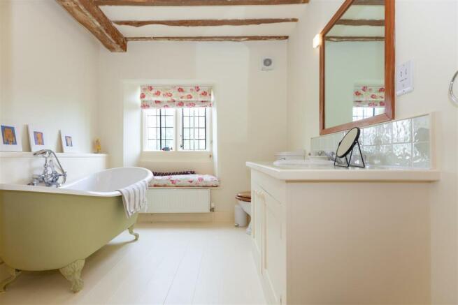 Master Ensuite 1.jpg
