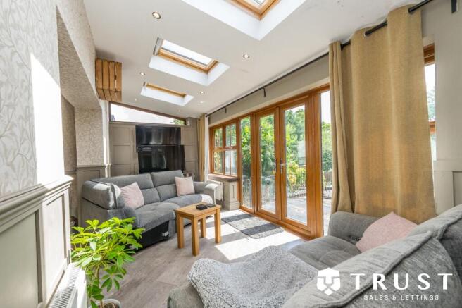 4 bed Detached Bungalow for sale Image 11