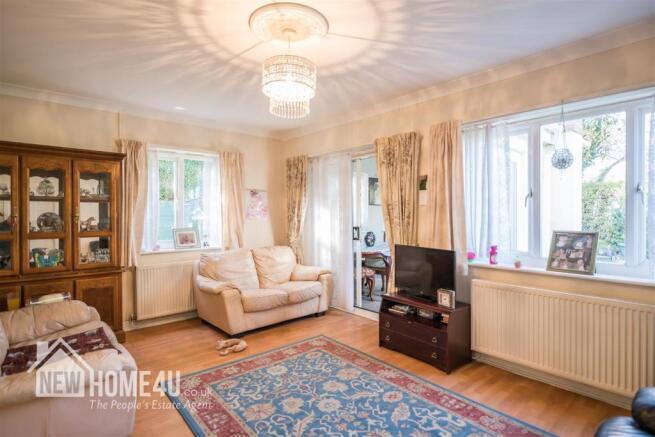 LOUNGE:
