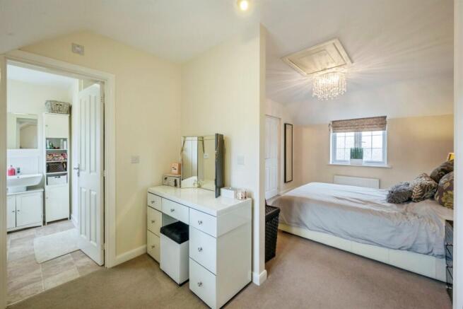 4 bed Detached for sale Image 10