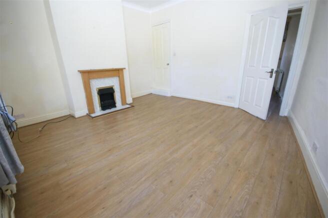 2 bed Terraced to rent Image 3