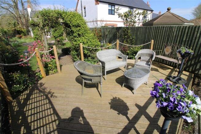 LANDSCAPED REAR GARDEN