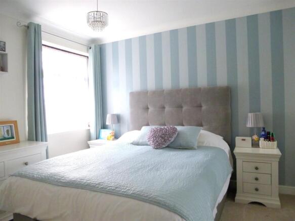 Bed 1.jpg