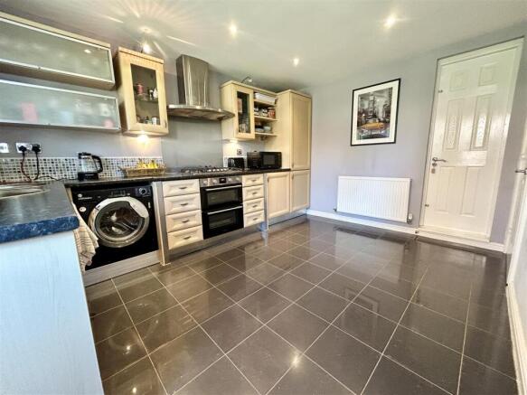 4 bed Detached for sale Image 7