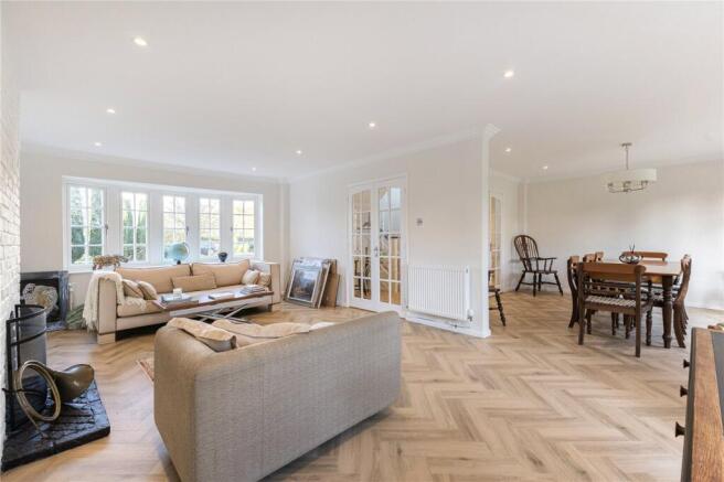 Sitting Room/ Dining