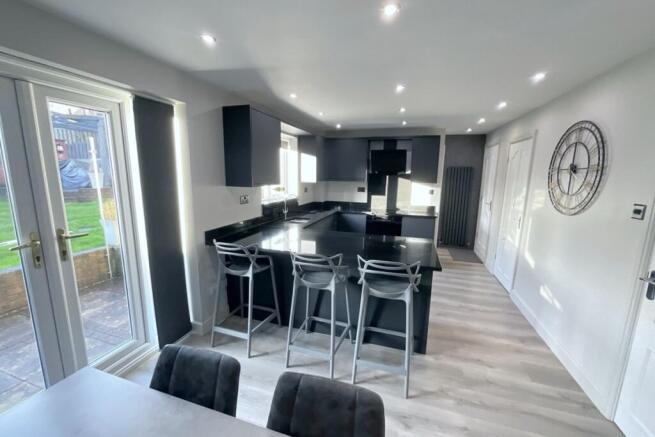 4 bed Detached for sale Image 11
