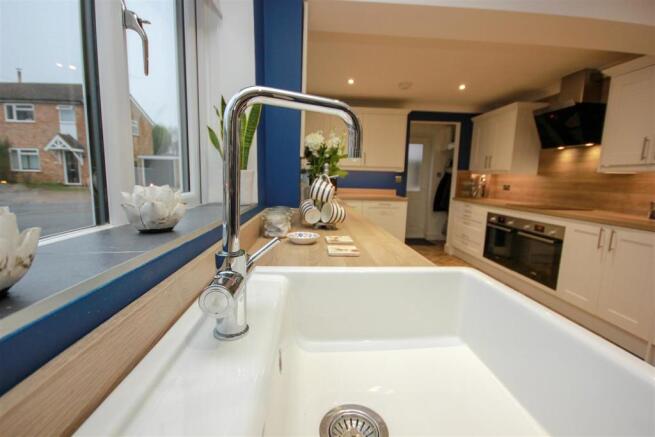 Kitchen 2.jpg