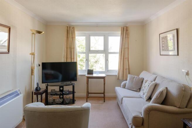 Westleigh Court, Nightingale Lane, Wanstead photo 4