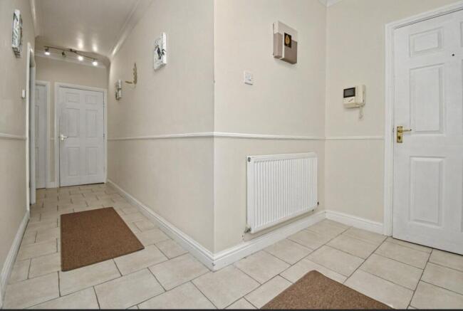 2 bed Flat for sale Image 9