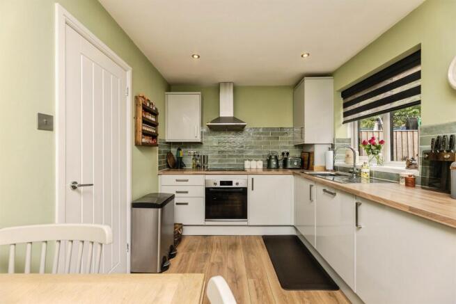 2 bed Semi-Detached for sale Image 9