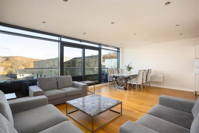 2 bed Penthouse for sale Image 6