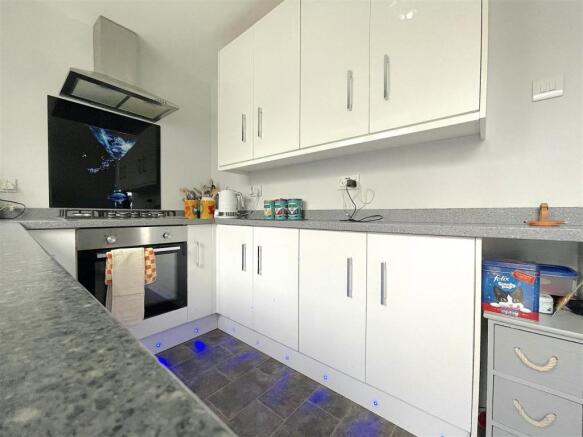 Kitchen (2).jpeg
