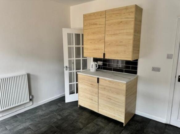 2 bed Terraced to rent Image 5