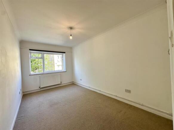 Holmesdale Gardens, Hastings photo 3
