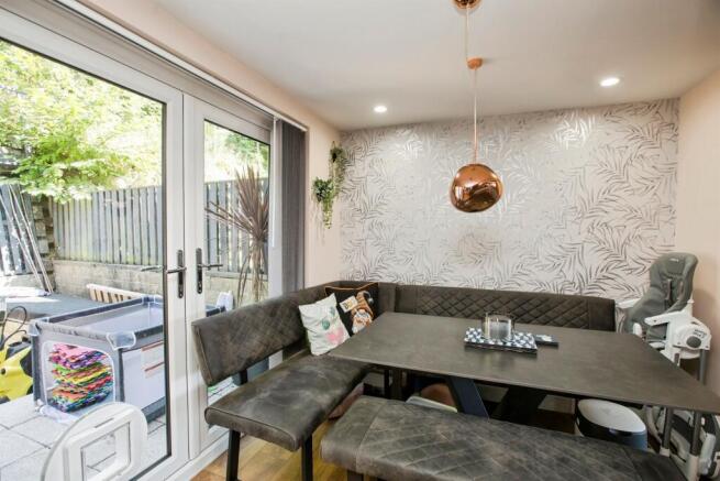 3 bed Semi-Detached for sale Image 8