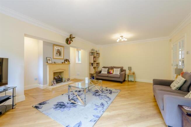 8420931-interior07.jpg