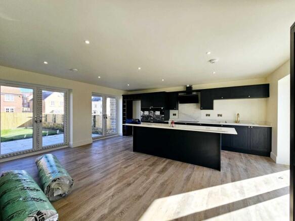 4 bed House for sale Image 5